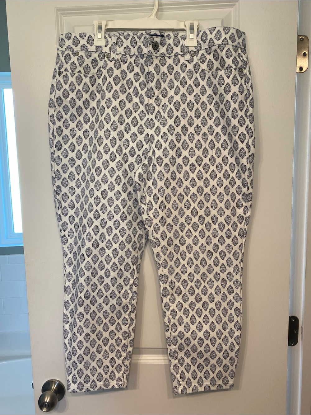 Talbots White Pants with Navy Geometric Paisly Print Women’s Size 16P